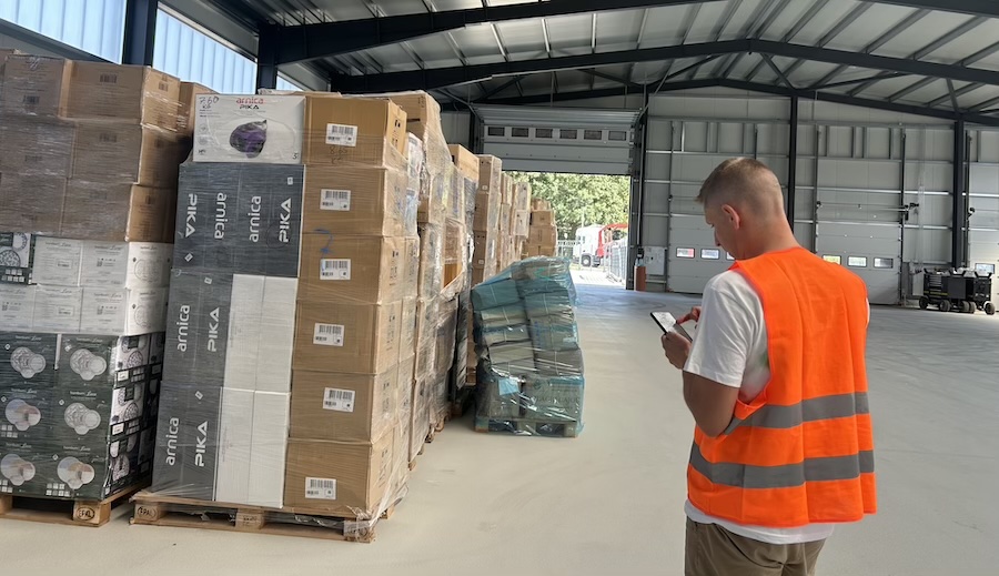 Vehicle inspection in logistics warehouse